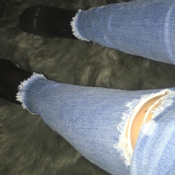 Mid rise ripped jeans that are very comfortable - Picture 3 of 4